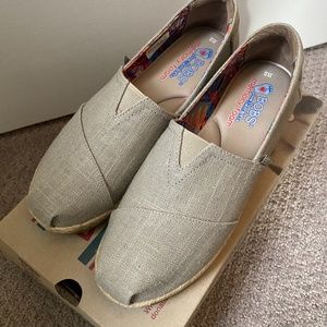 Women’s Bobs wedge canvas shoes NWT